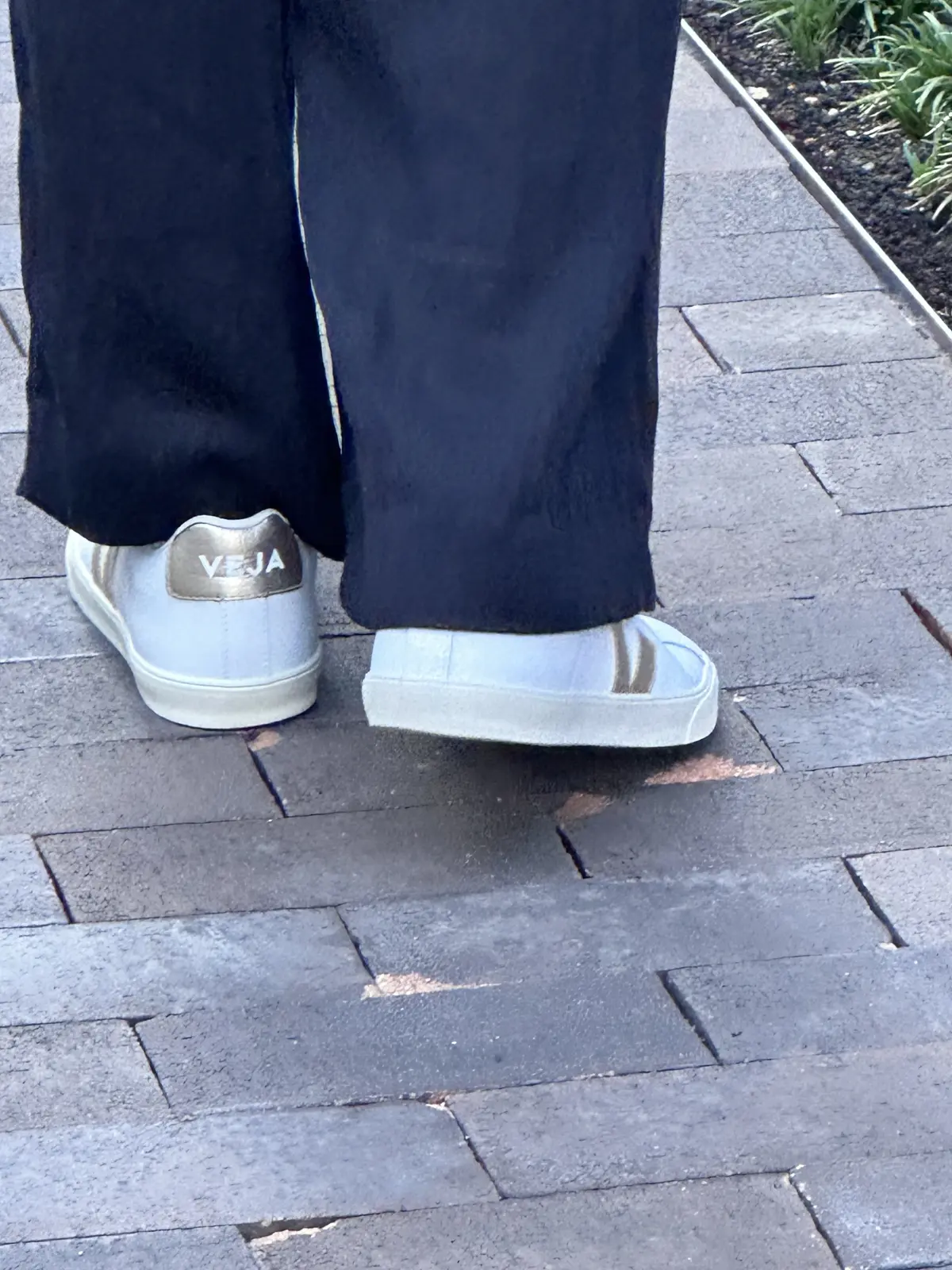 おしゃれなニューヨーカーの足元は「VEJの画像_3