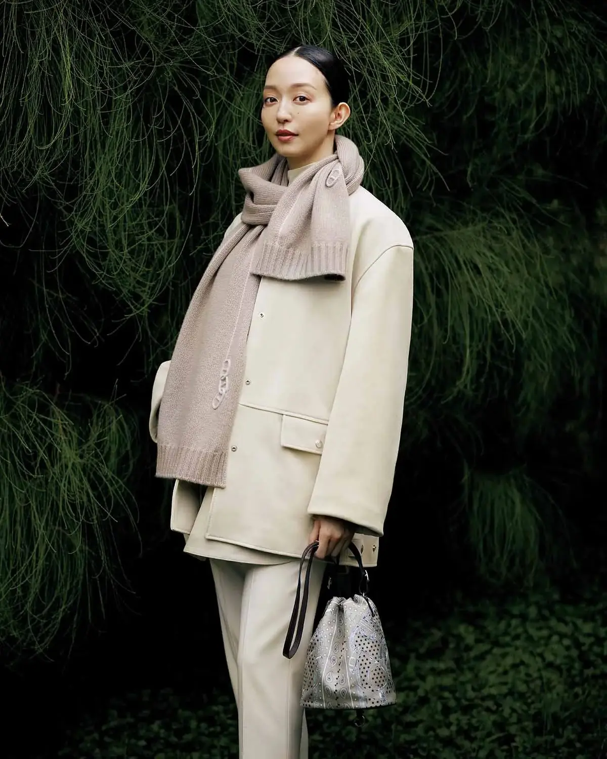 心ほどけるしなやかな風合い。たっぷり贅沢なボリュームでカシミヤの豊かなぬくもりを謳歌