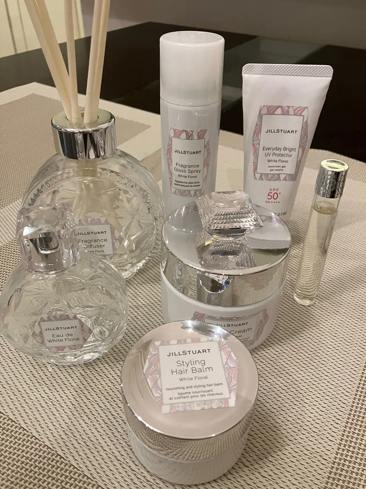 ヌン活　キンプトン新宿東京　ジルスチュアート　アフタヌーンティー　ホワイトフローラル　西新宿　新宿　ナチュラルビューティーベーシック　黒ワンピ