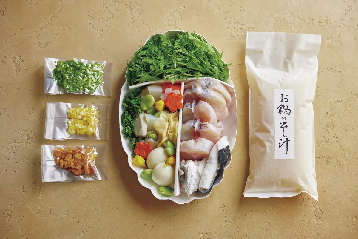 料亭＆割烹の味を、自宅でゆっくりと味わう「豪華取り寄せ鍋」厳選4【大人のごちそう鍋】『紫野和久傳』 京のひめ苞　福かさね　鍋セットの中身