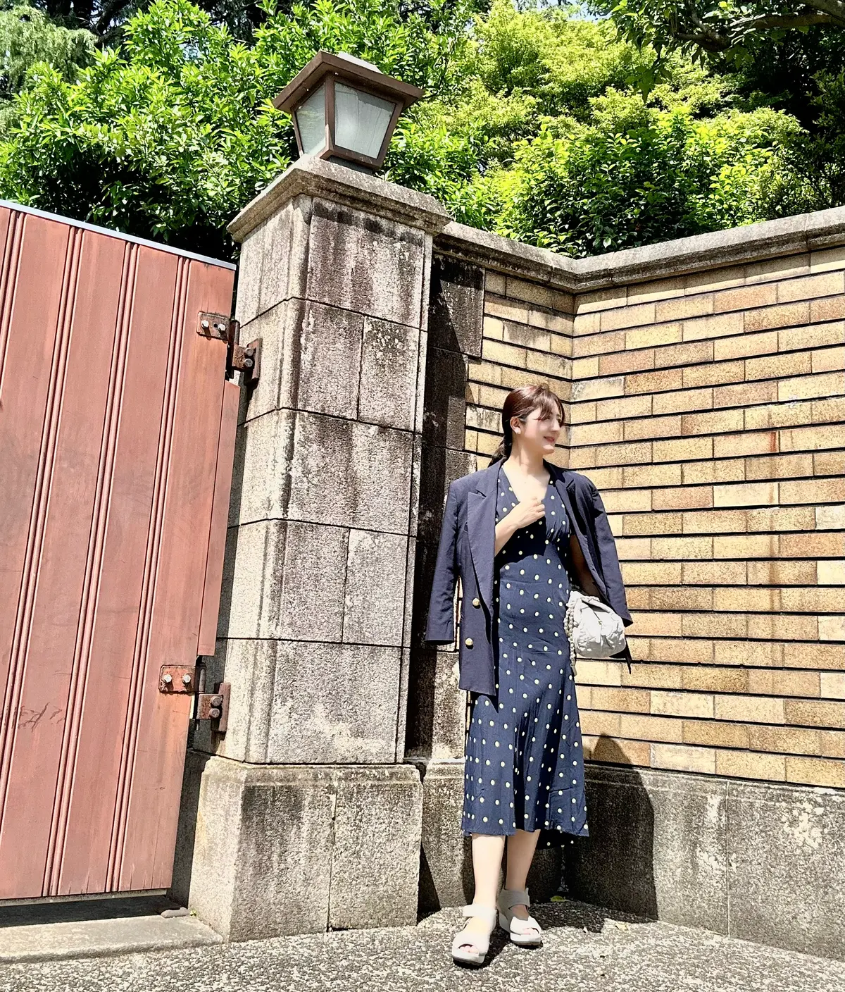 紺ジャケットで東京都庭園美術館への画像_2