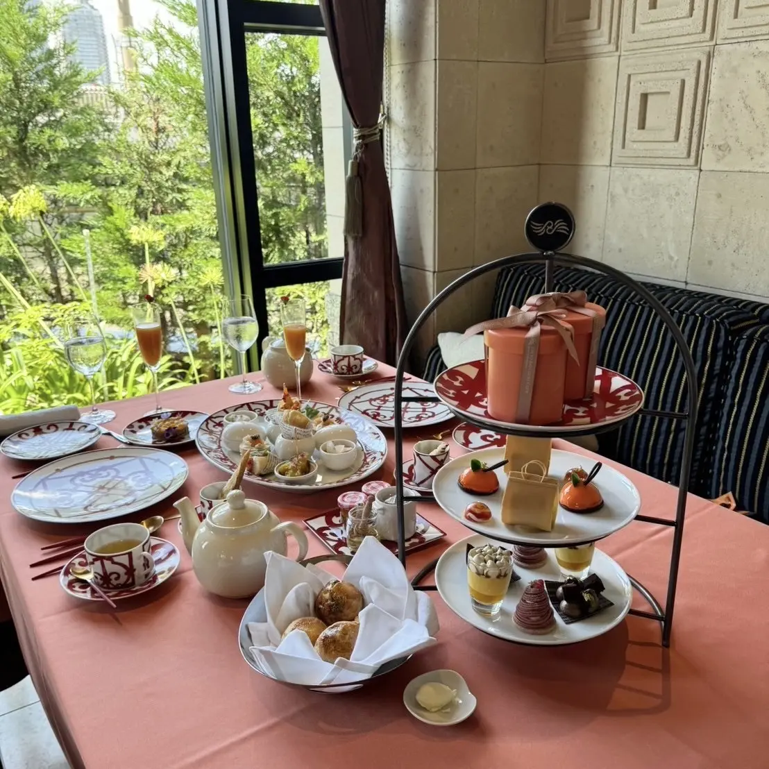 着映えブラウスで予約困難なアフタヌーンテの画像_9