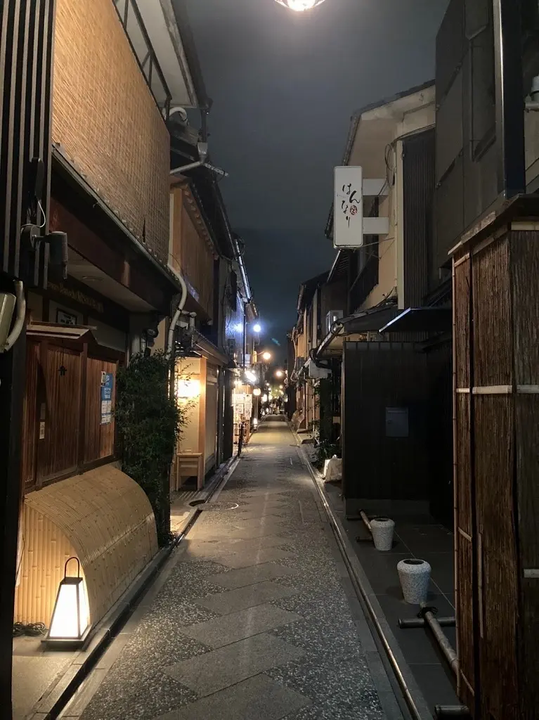 涼しくなってきた川床で京料理を楽しむの画像_1