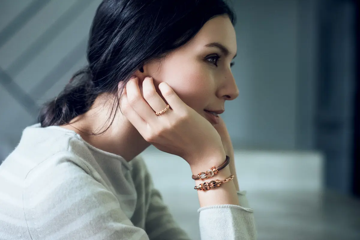 冬のシンプルな装いに、"華"をプラスの画像_4