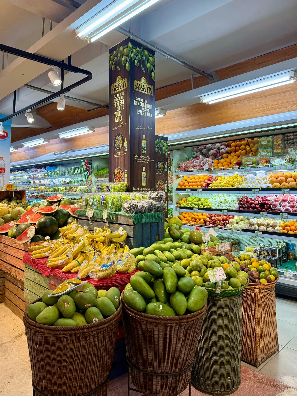 50代夫婦旅行　BALI 　バリ島　サヌール　サヌールビーチ　マーケットPepito　店内写真　果物コーナー