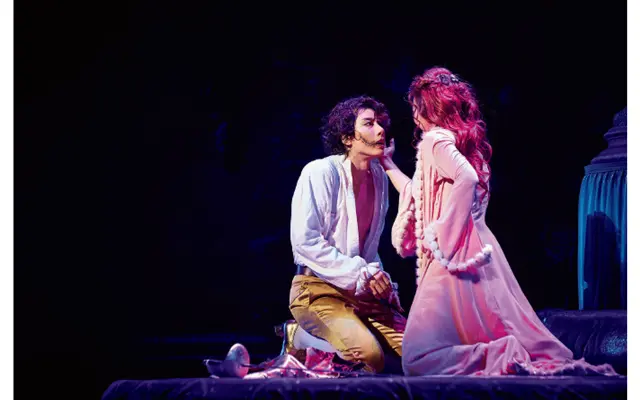 『笑う男』（’18）で主人公のグウィンプレンを演じたパク・ヒョシン。その魔力にハマる人続出。