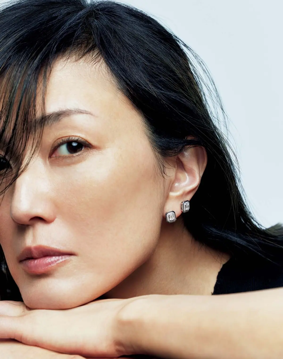 ブシュロンのイヤリングの板谷由夏さん