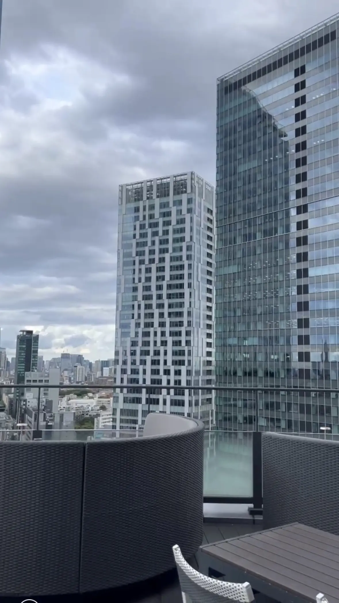 「優美なセミワイドパンツ」コーデで渋谷スの画像_2