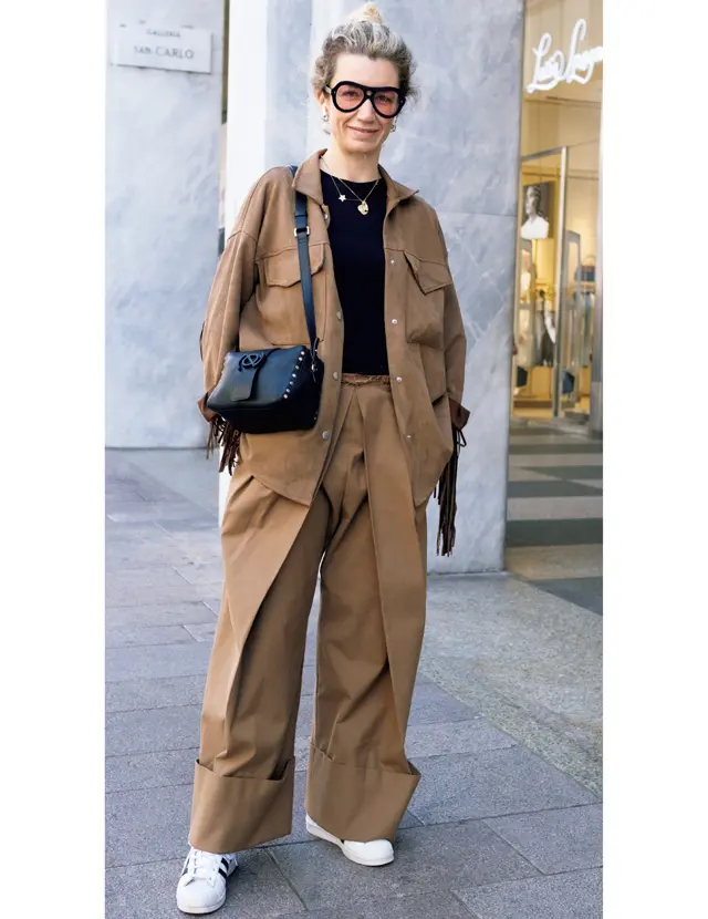 【Milano】白スニーカーで足もと軽く、が主流