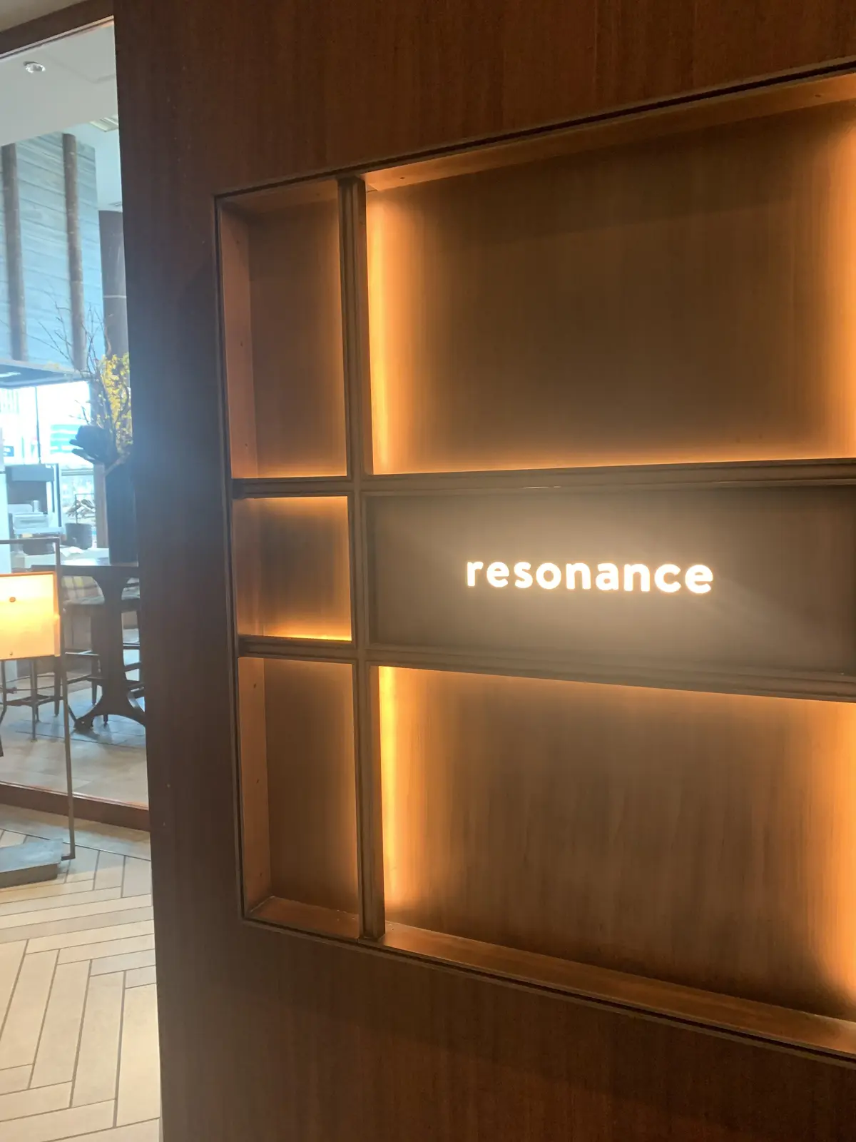 カフェダイニングバー「レゾナンス」