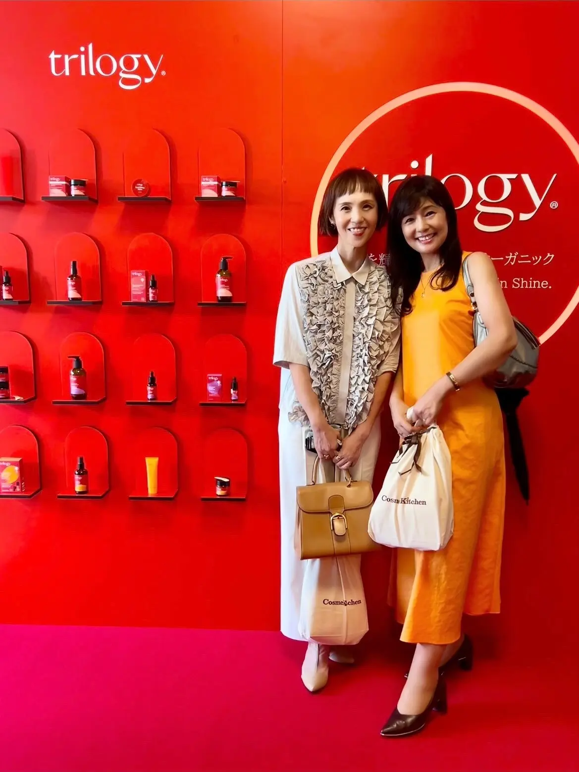 ニュージーランド大使館、NEW ZEALAND SUSTAINABLE BEAUTY、ニュージーランドサスティナブルビューティー、イベント、撮影ブース、trilogy、トリロジー、ワンピース、ma couleur、ヤマトドレス、バッグ、KUMIKYOKU、ブロンズ、ブロンズバッグ、オレンジ、ワンピース、ノースリーブワンピース、ワンピ、夏ワンピース、夏ワンピ、秋、秋ワンピース、残暑ワンピース、秋ワンピ、オレンジワンピース、セミロング、ブレスレット、革ブレスレット、コスメキッチン、cosme kitchen、赤、赤ブース、2人、友達、友人、仲良し、Jマダム、