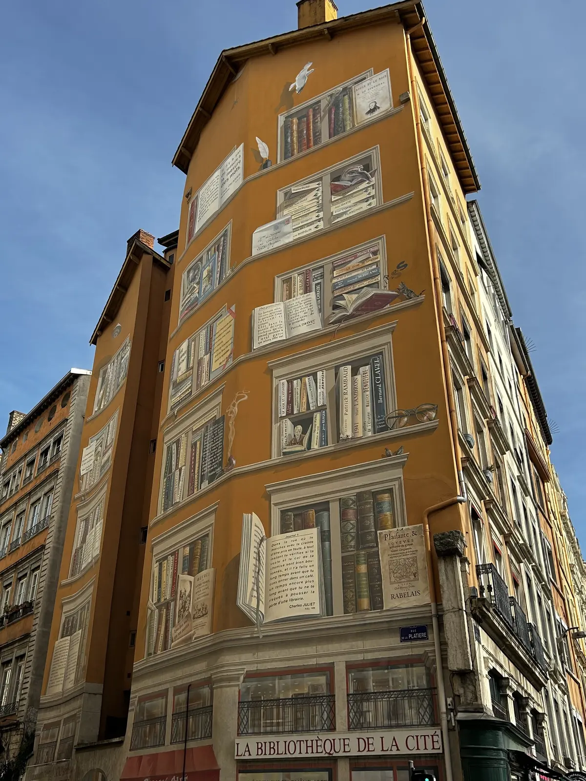 フランス　リヨン　１日観光　だまし絵