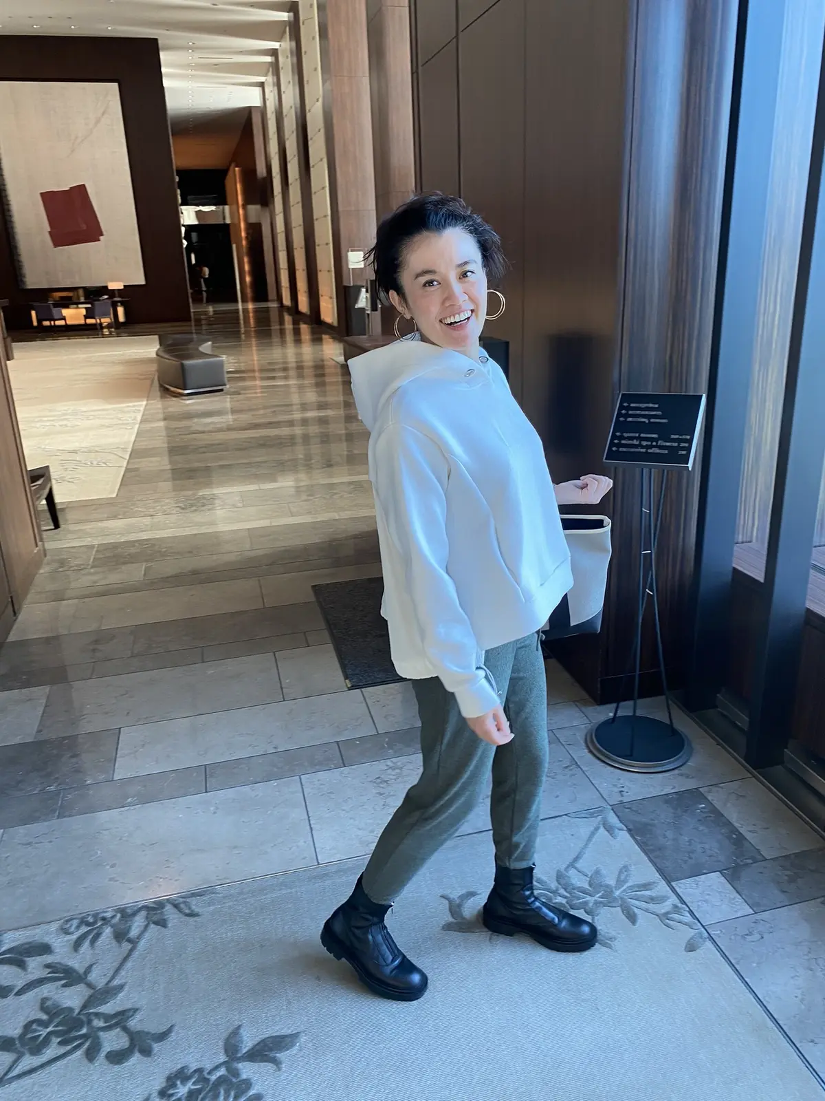 コンラッドで朝食を♡ニットパンツコーデ　の画像_3