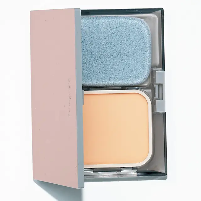 プリマヴィスタ ダブルエフェクト パウダー SPF25・PA++ ￥4,730（編集部調べ）／花王
