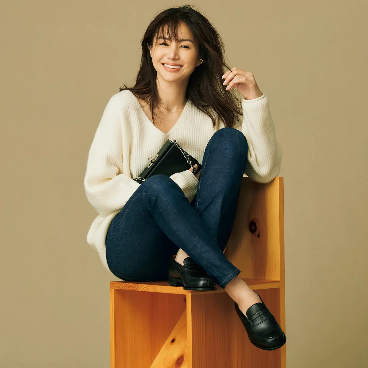 loin. Vネックニット