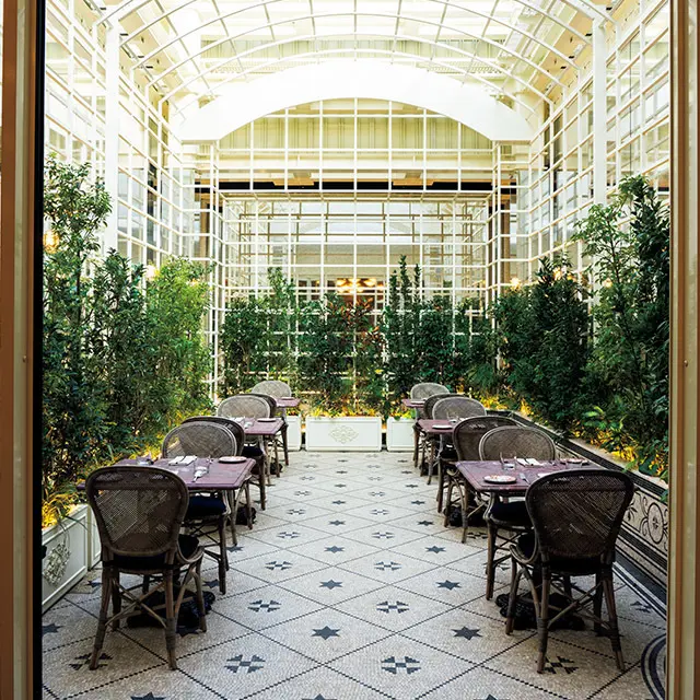 天気のよい暖かい日はルーフトップテラスでアペリティーヴォやバータイムを。