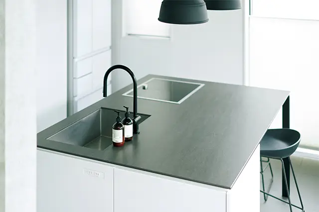 「キッチンは暮らしの中心なので特にこだわって造 りました」と伊藤さん。