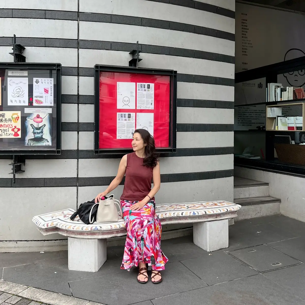 外苑前にあるワタリウム美術館入口での記念撮影