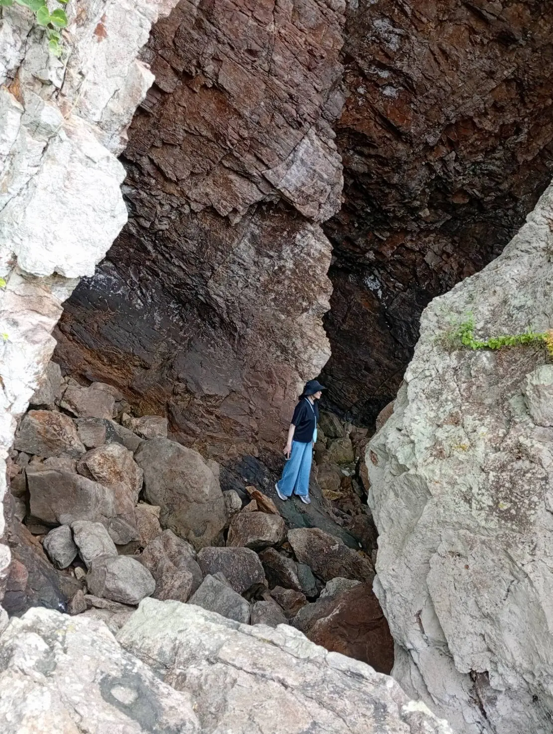カンカネ洞へ入る私①