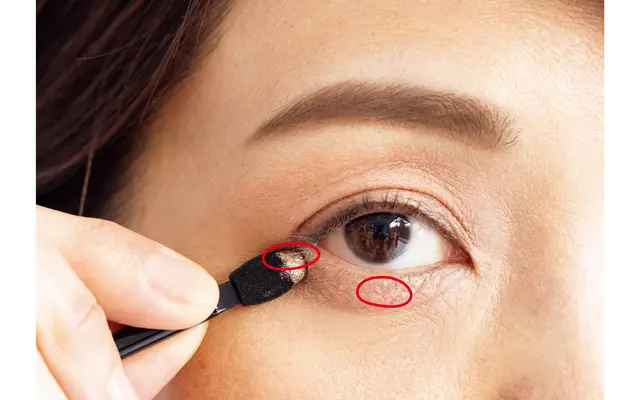 ハイライトカラーを下まぶた中央と目じりに