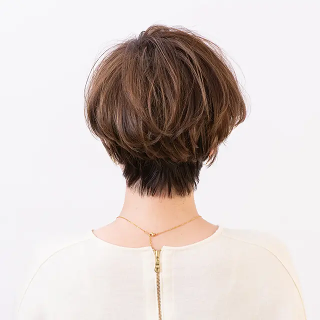 大人ショートに必要な「丸みフォルム」を可能にする、グラデーションカット