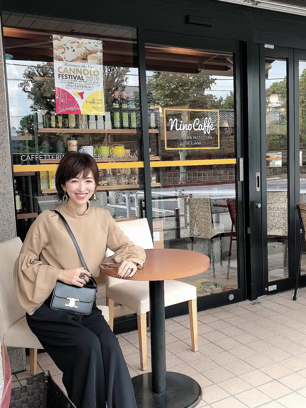 華のあるブラウスが活躍中。の画像_1