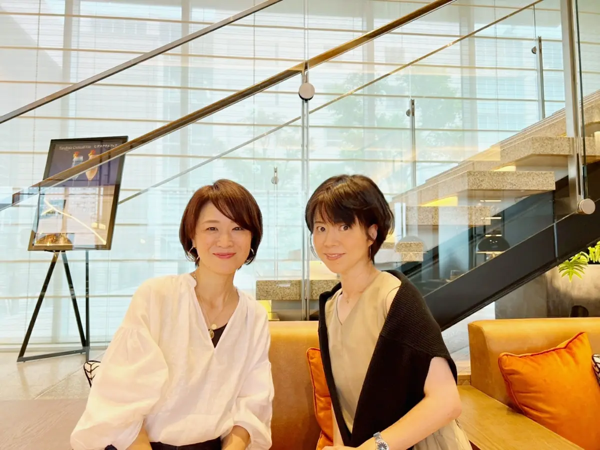 シェラトンホテルのカフェではお話が尽きませんでした。