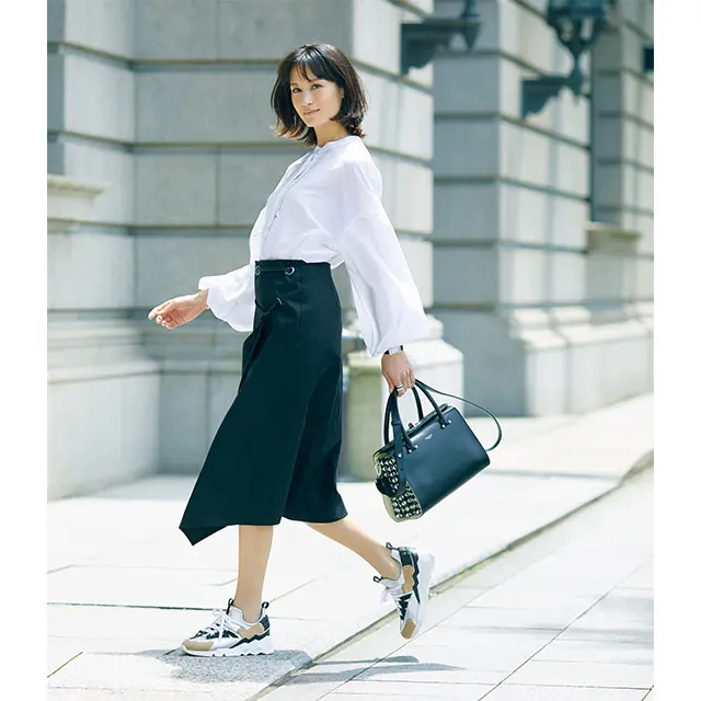 50代が買うべきスニーカーは？大人を素敵にみせる「売れているスニーカー」