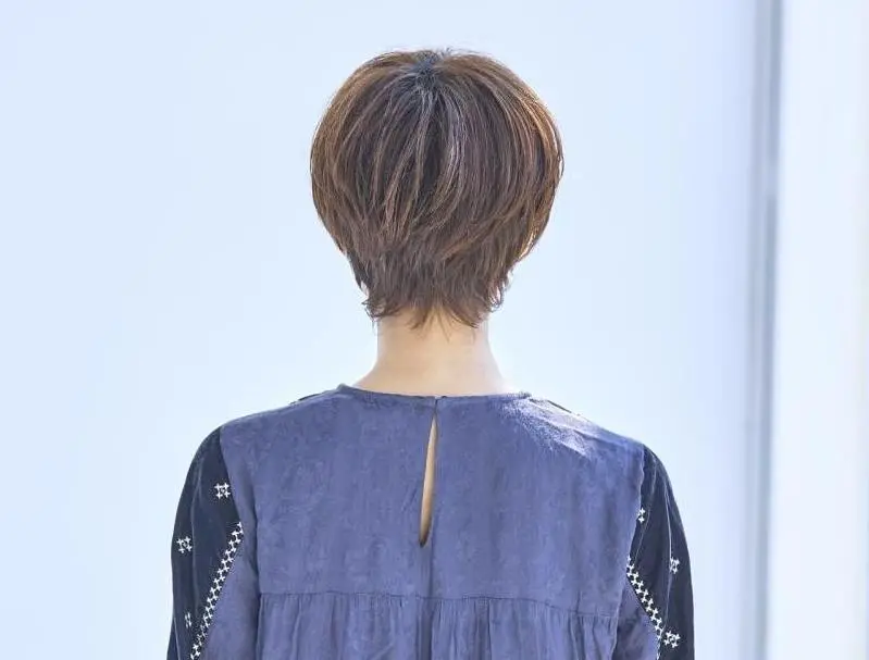 OurAge×Webエクラ 後から見たショートヘア　ヘアスタイル