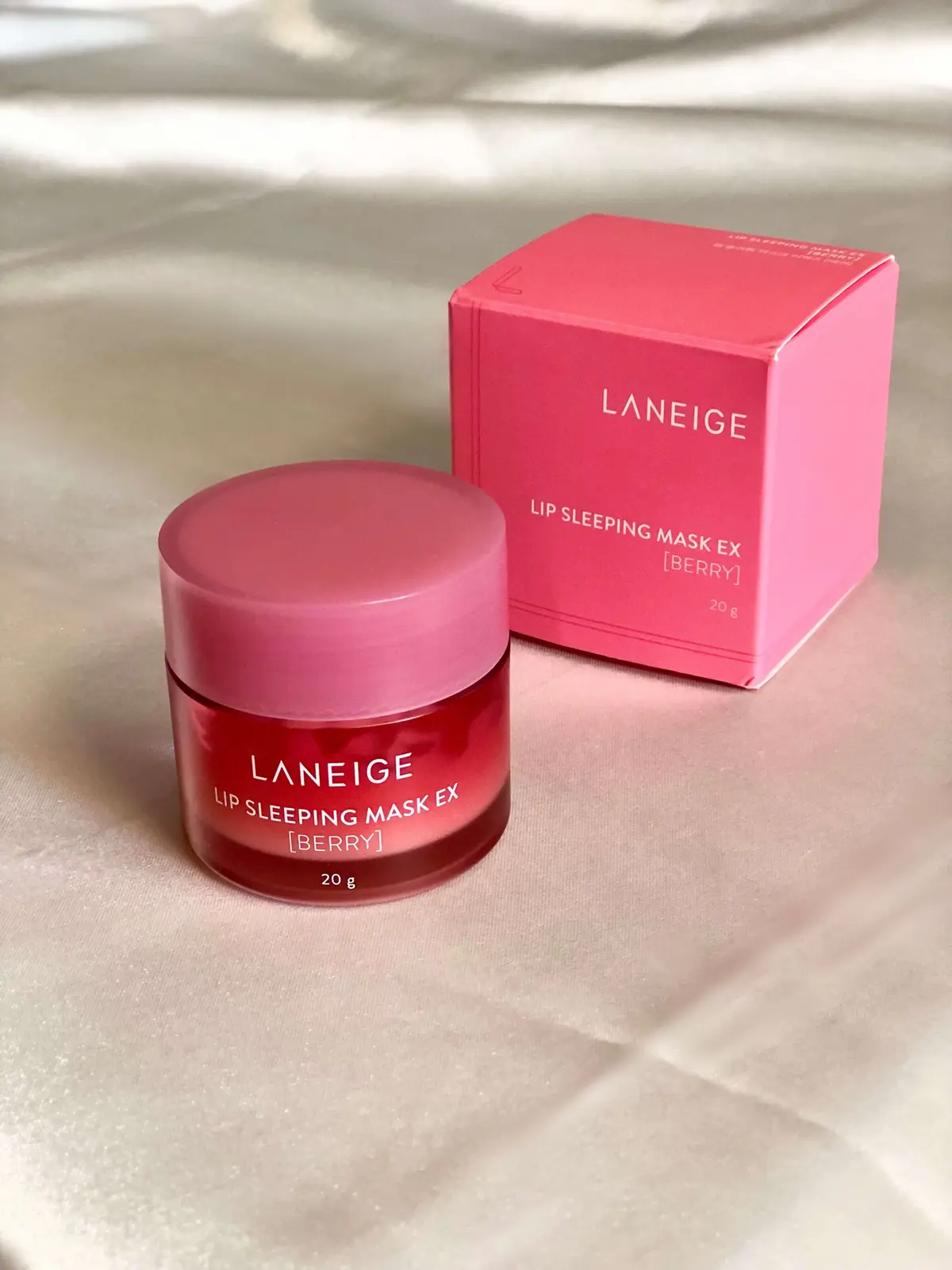 リップバーム「LANEIGE(ラネージュ）」、ピンク、ベリー。