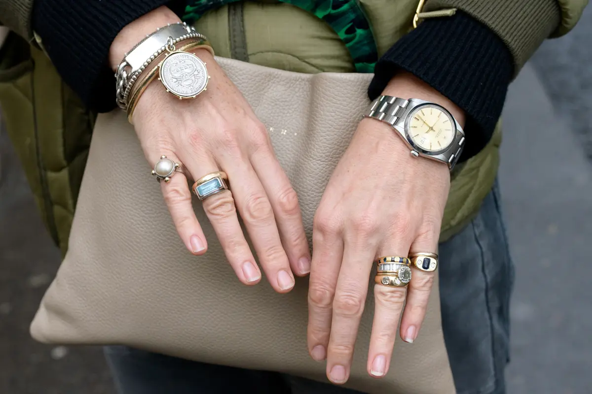 パリスナップ　レベッカさん（フォトグラファーエージェントオーナー）の時計、ジュエリー使い