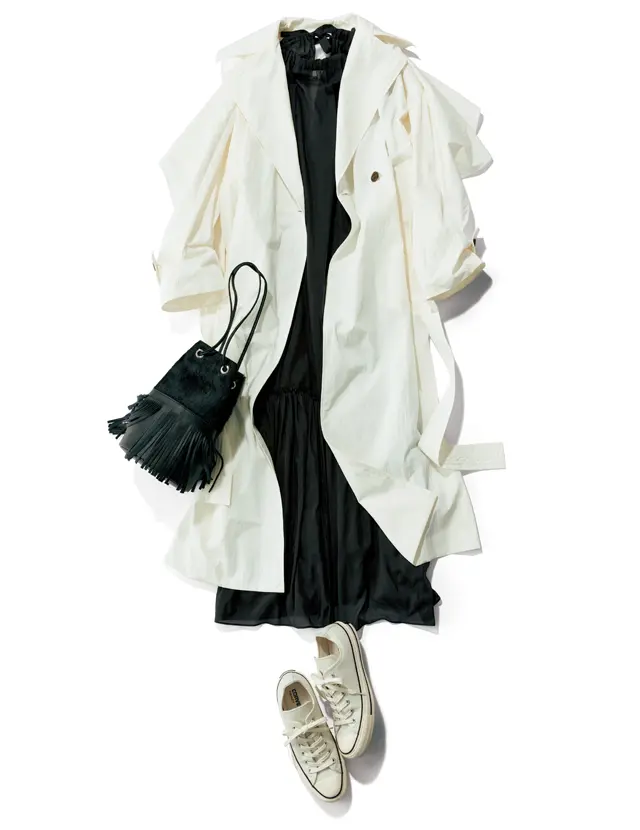 高機能素材の軽量ロングコートで美しい輪郭を