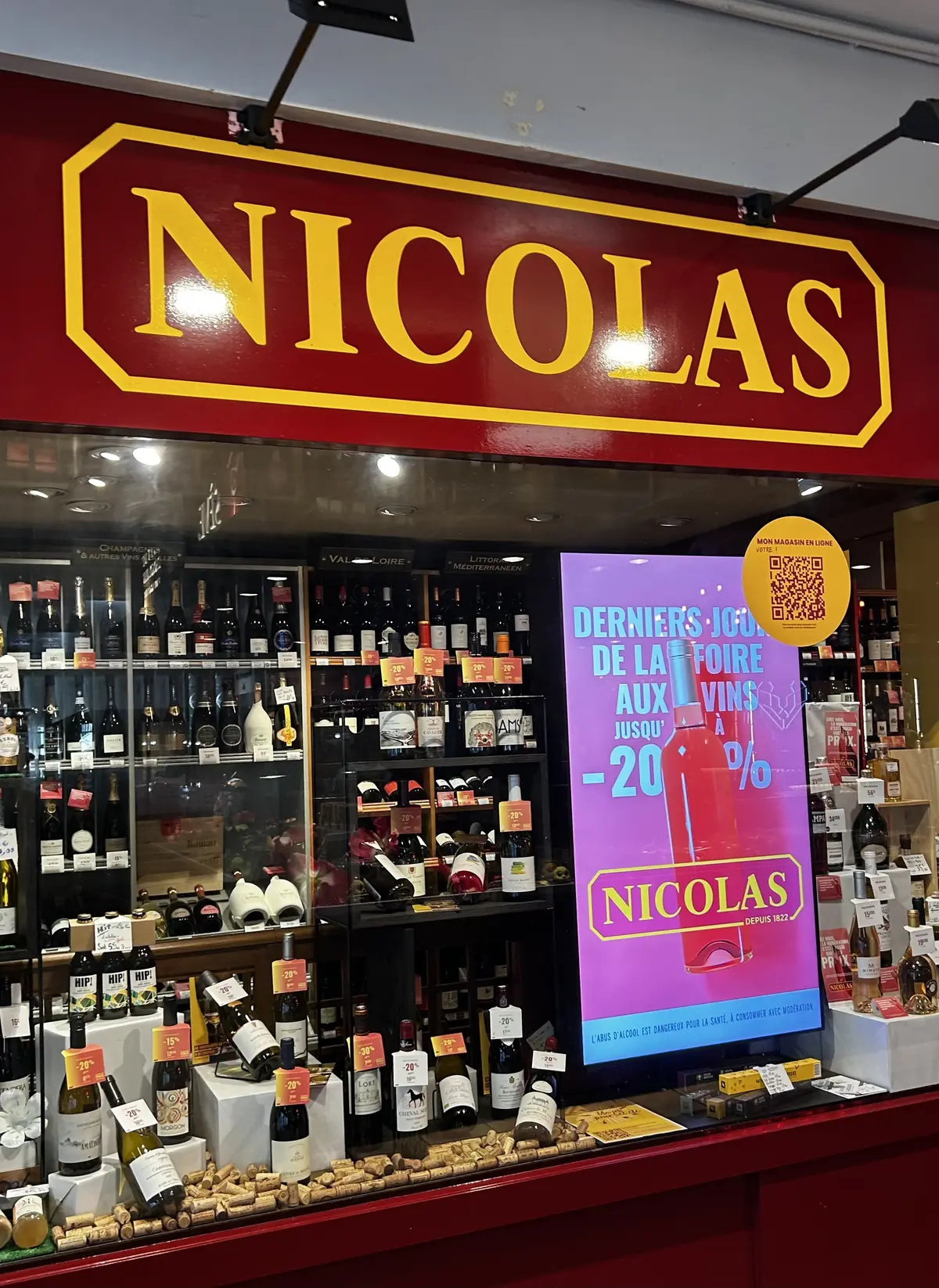  nicolas （ニコラ）　Les Halles de Lyon Paul Bocuse「ポール・ボキューズ市場　　フランス　　リヨン