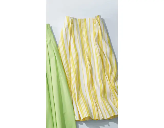 スカート￥80,300／ebure GINZA SIX店（ebure）