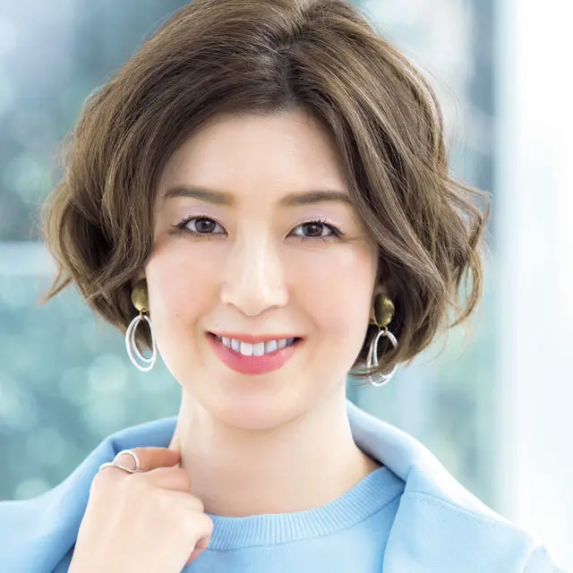 こんなにはね上げるなんて、新鮮！ 顔が引き上がる感じでまぶたもすっきり