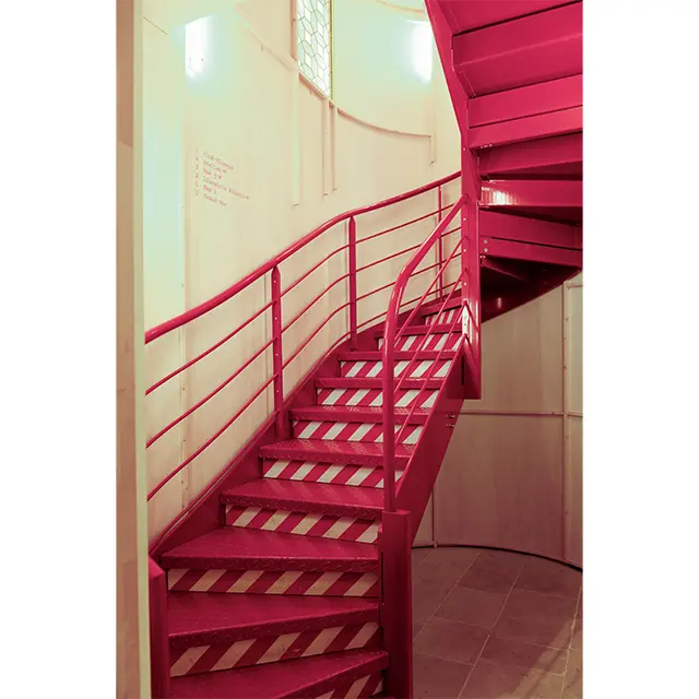 17世紀創建の建物を大改装 した店内。