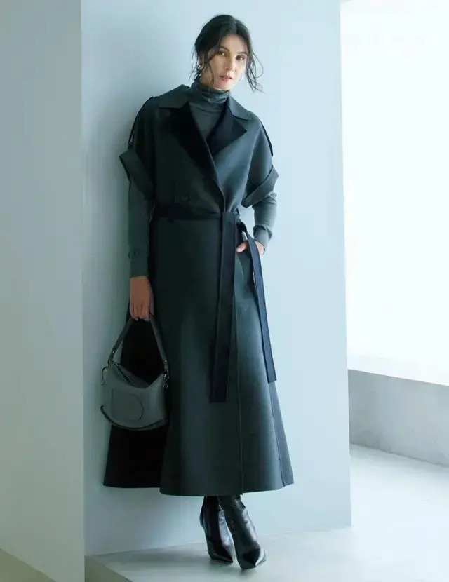 上品な色気を醸し出すグレートーンの重なり