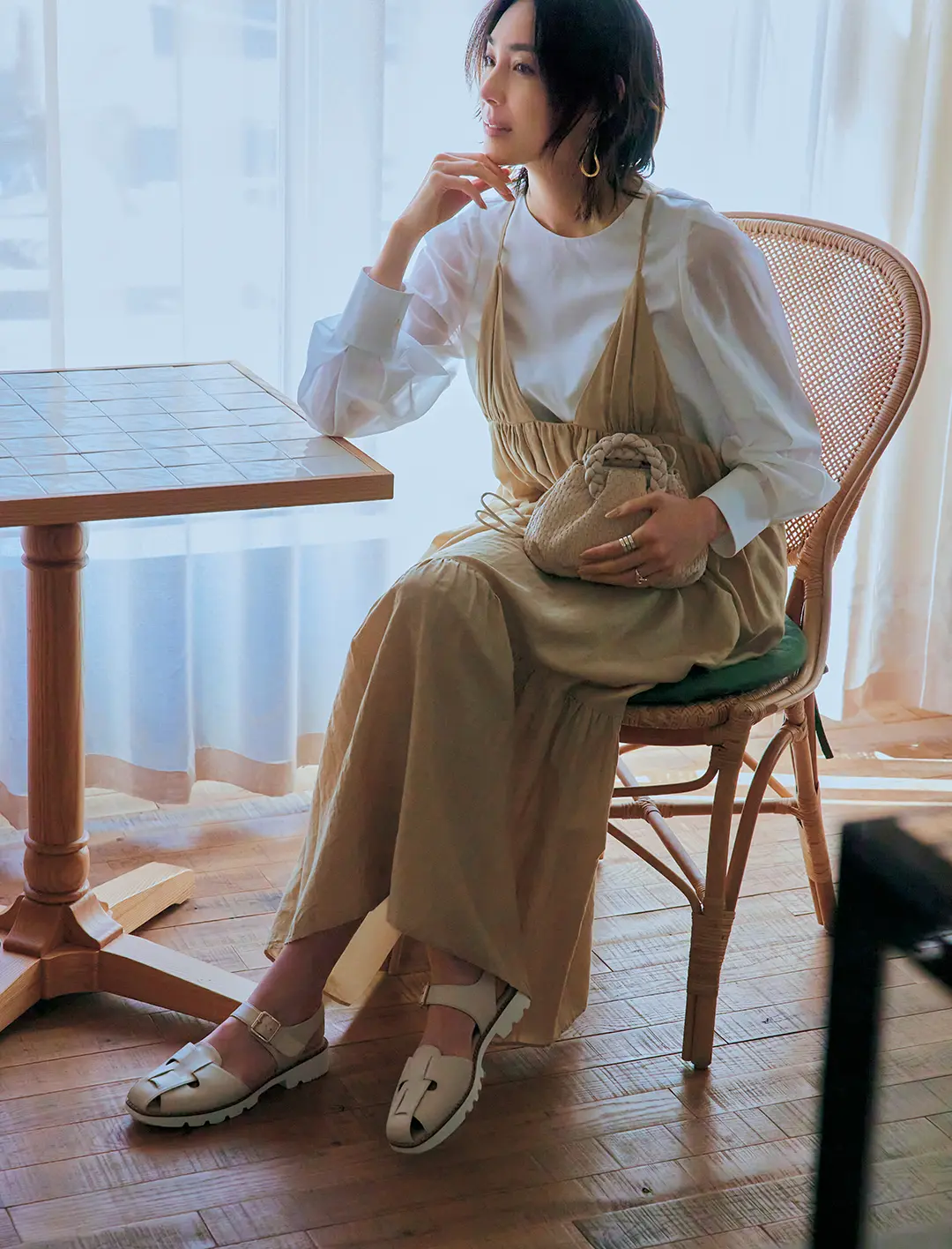 すっきり細身シルエットのグルカサンダルで夏を先取り！