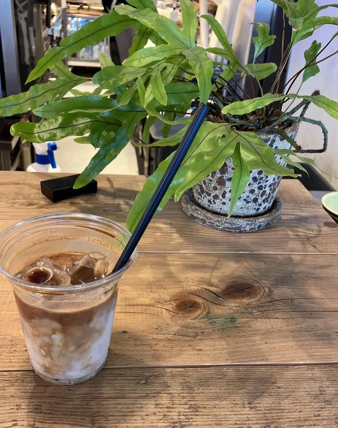 アラフィフミディアムヘア　外ハネボブ　くびれボブ　ヘアメンテナンス　DEMI DO jマダム 若見えヘア　ジュウニブン　三軒茶屋カフェ　二足歩行