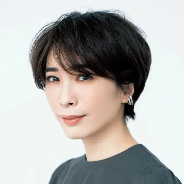 動くポイントを残した「洗練マッシュショートヘア」【50代髪型・ヘアスタイル】