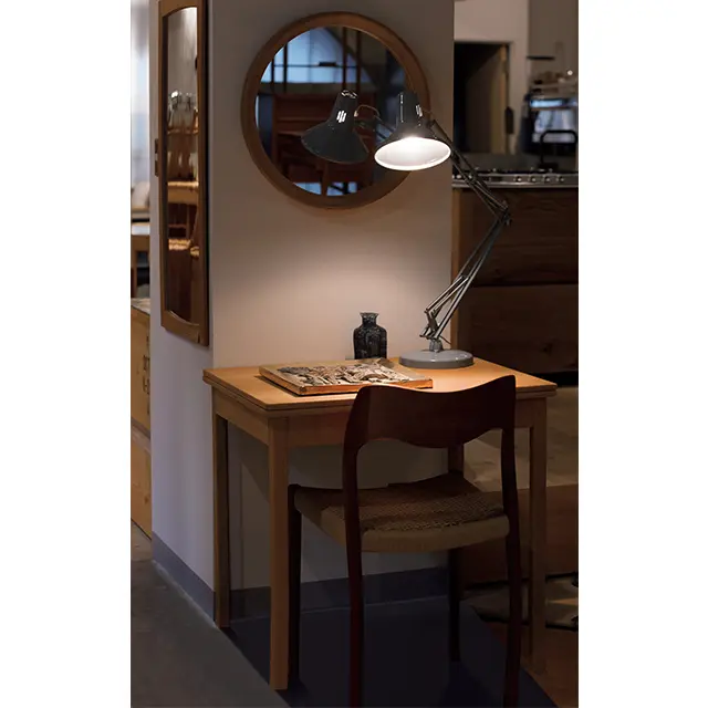 アイナー・ラーセンのバタフライテーブル