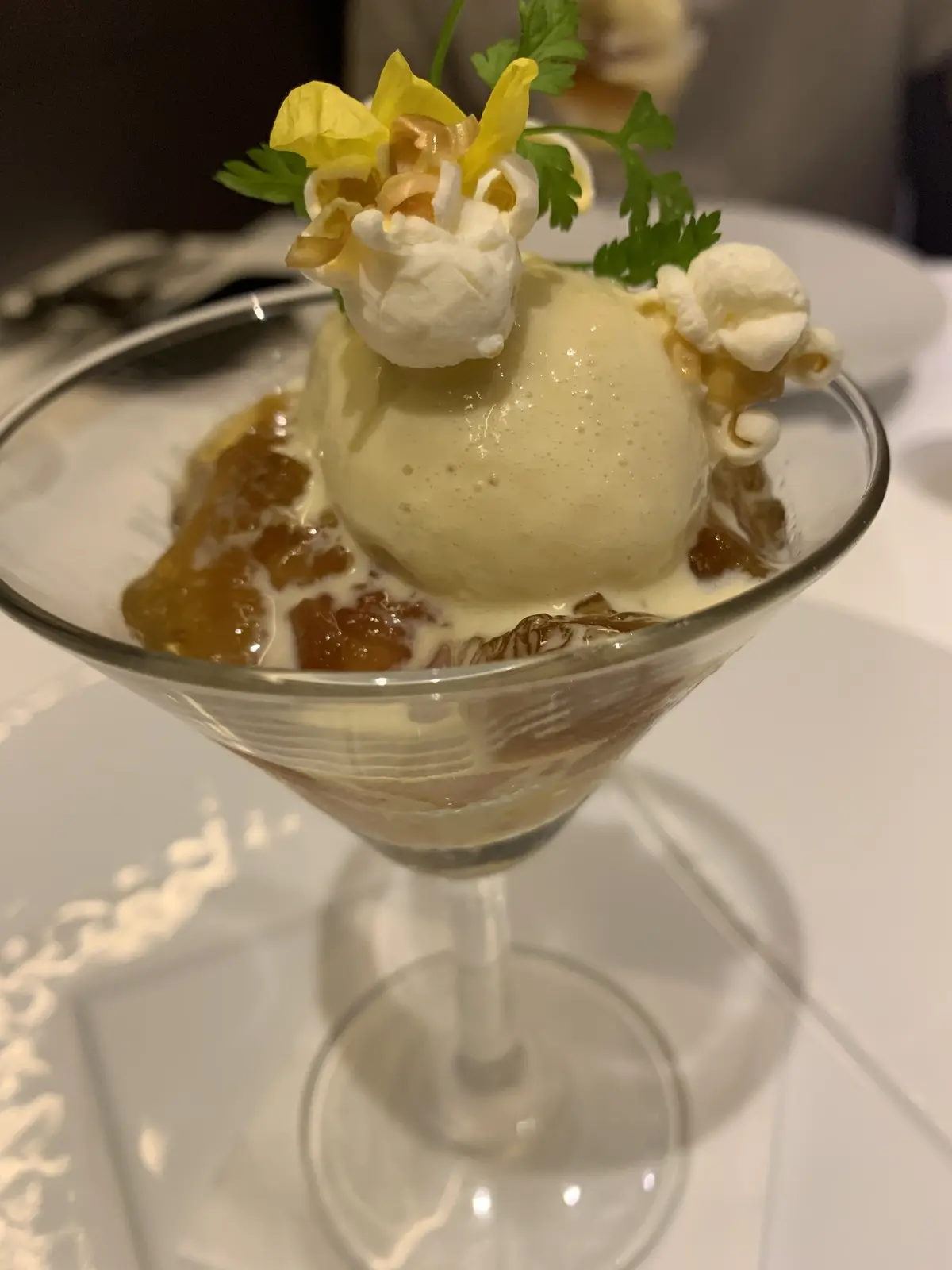 鮮魚のタルタル　甲殻類のジュレ　焼きとうもろこしのジェラート