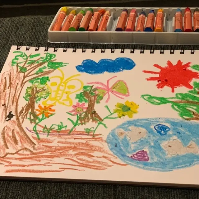 まずは好きな絵を描いて…幼児図画はわたくし(^^)