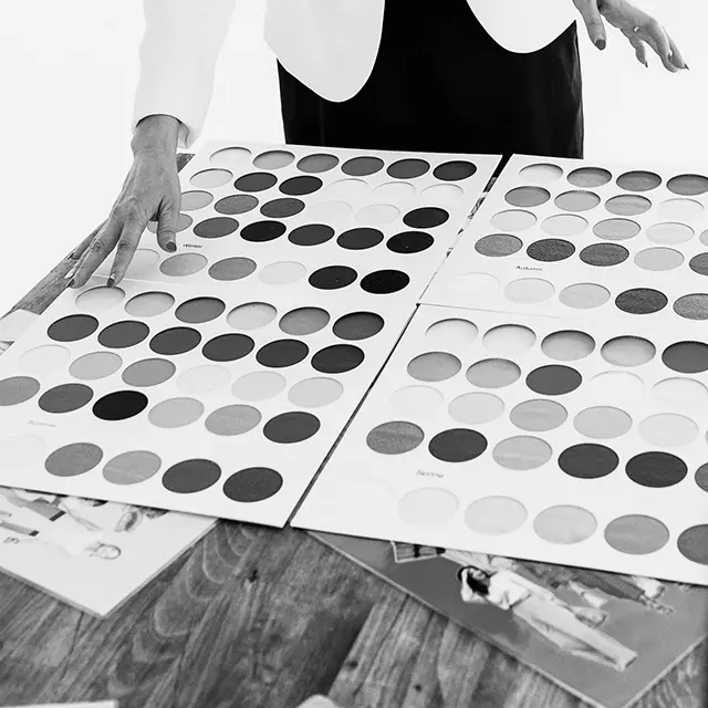 カラー診断や骨格診断なども踏まえたうえで、そ の人のライフスタイルや好みに合わせてアドバイス。