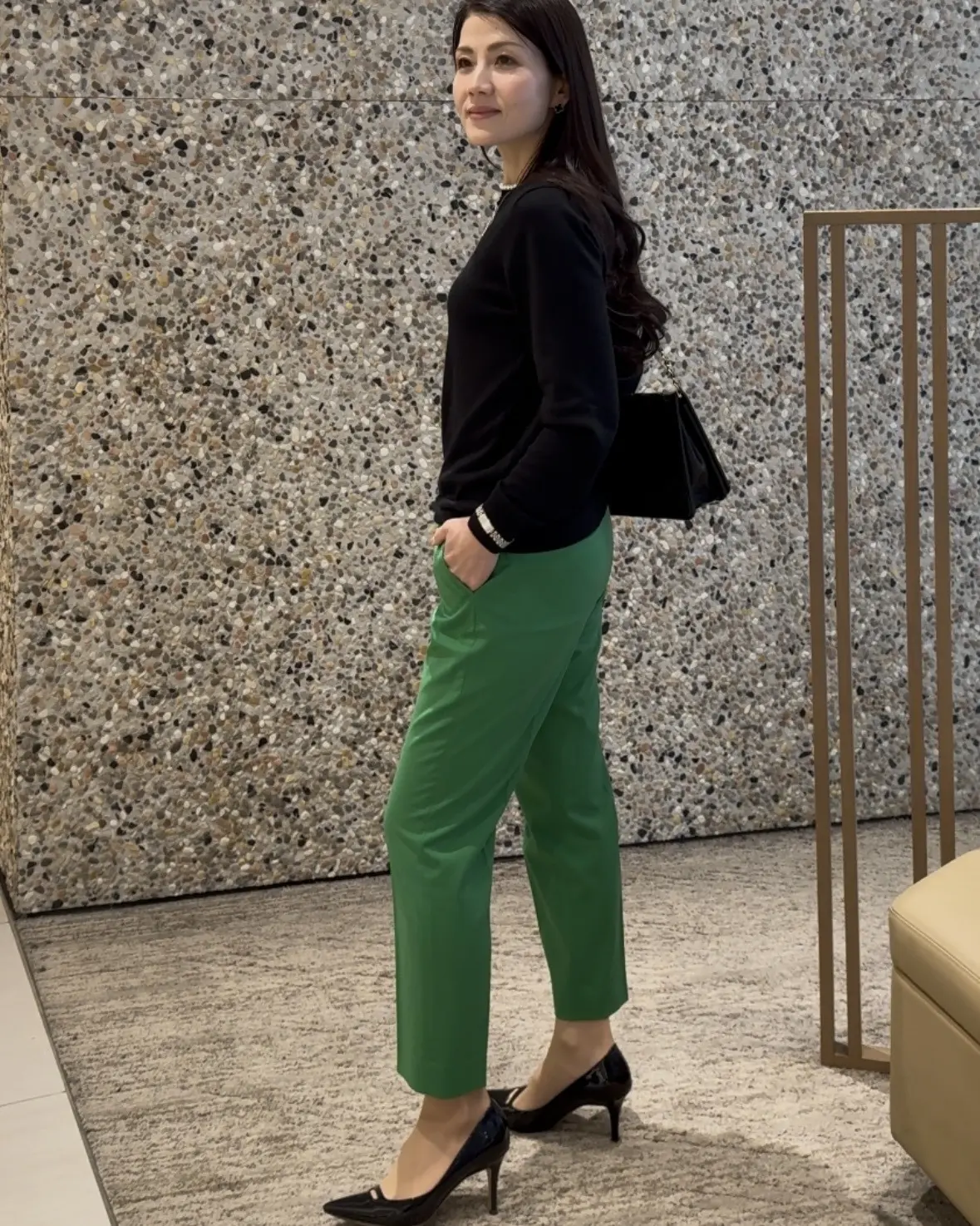 40代【無印良品】頼れる定番「黒ニット」の画像_3