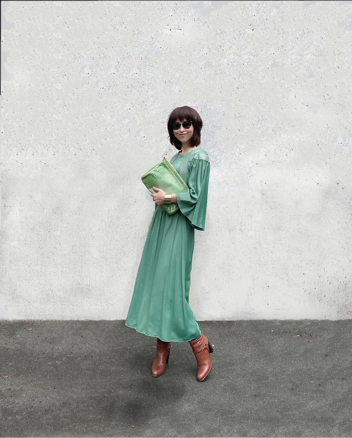 くすみカラーワンピース×ロングブーツの画像_2