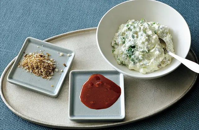 好みで3つのタレや薬味 をつけると、味が変わる ので食べ飽きない。