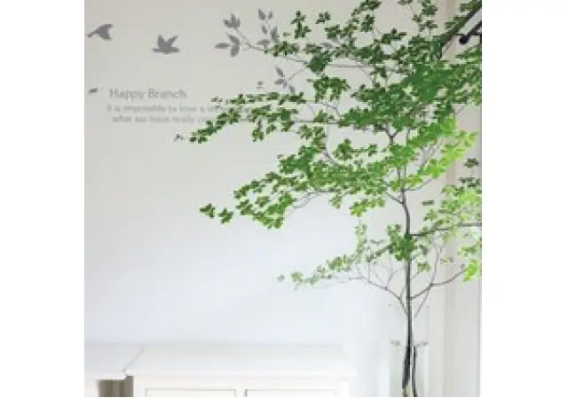 「植物×小鳥のステッカーでアトリエが心地いい空間に」