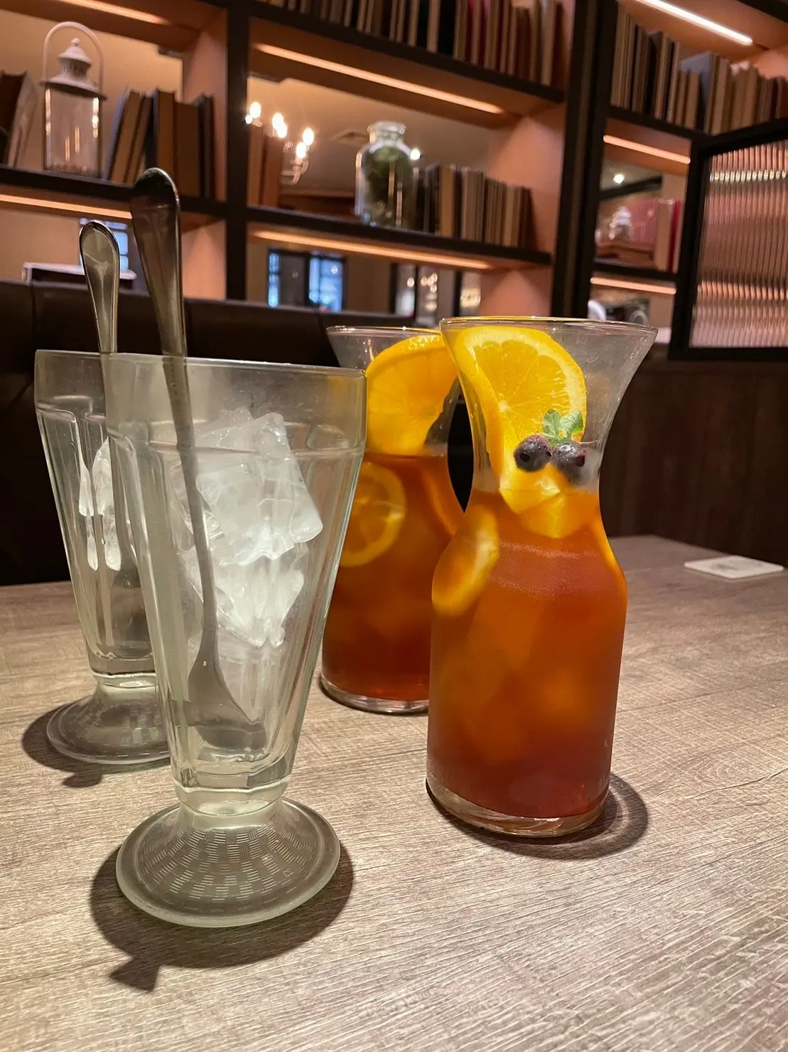 星乃珈琲店、フルーツティー、店内、グラス、デキャンタ