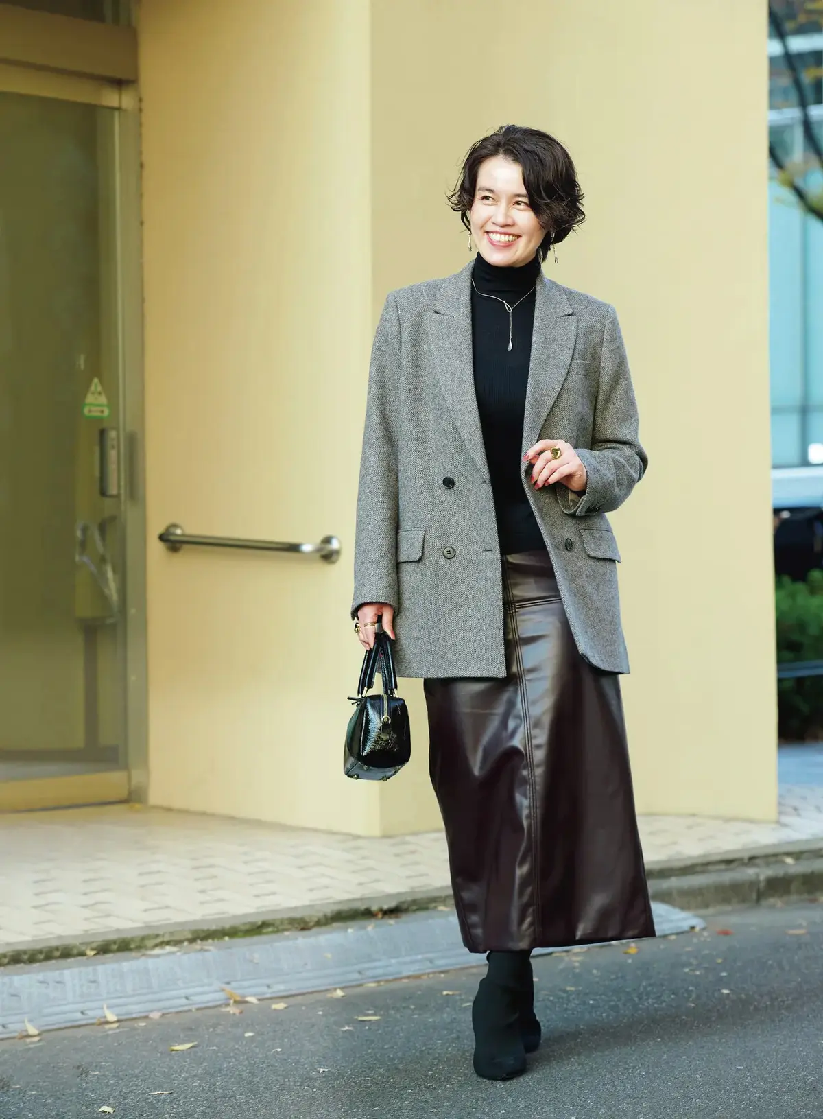 ホテルでのランチコーデ、アラフィーが心がけていることは？【エクラ 華組のリアルファッションSNAP】